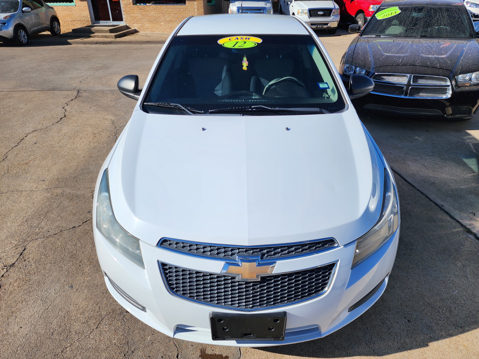 2012 WHITE Chevrolet Cruze 2LS (1G1PC5SH2C7) with an 1.8L L4 DOHC 16V FFV engine, 6-Speed Automatic transmission, located at 2660 S.Garland Avenue	, Garland, TX, 75041, (469) 298-3118, 32.885387, -96.656776 - CASH CAR$$$$$$$ This is a very well cared for 2012 CHEVY CRUZE 2LS! BLUETOOTH! XM SAT RADIO! Come in for a test drive today. We are open from 10am-7pm Monday-Saturday. Call us with any questions at 469-202-7468, or email us DallasAutos4Less@gmail.com. - Photo #8